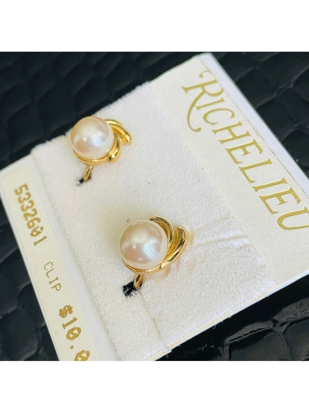Vintage RICHELIEU Dainty Faux Pearl Gold Tone Swirl Clip On Retro Earrin… - Picture 3 of 15